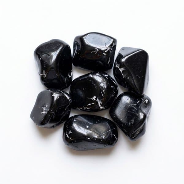 Black Spinel rough stone — view 3